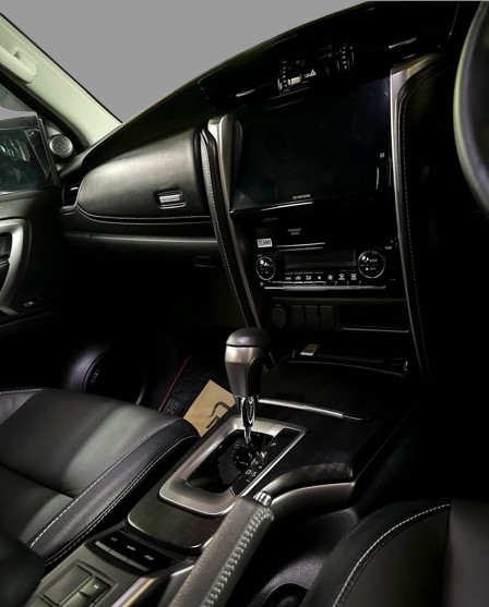 fortuner3-removebg-preview